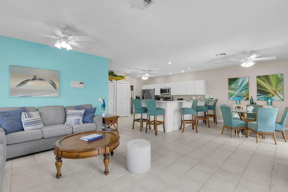 180 9th St, Key Colony Beach, FL 33051