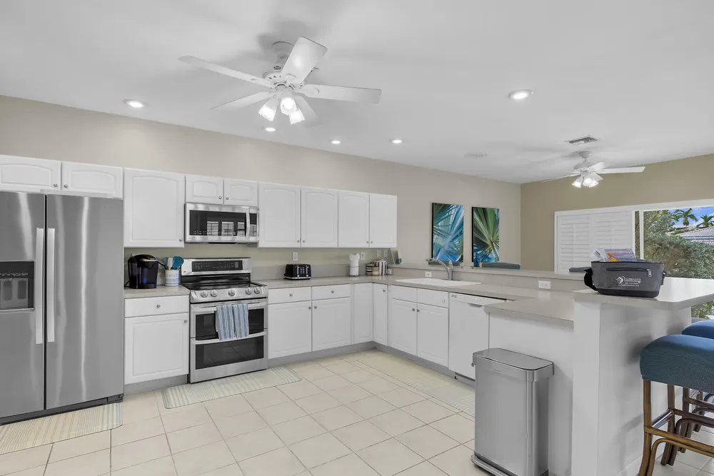 180 9th St, Key Colony Beach, FL 33051