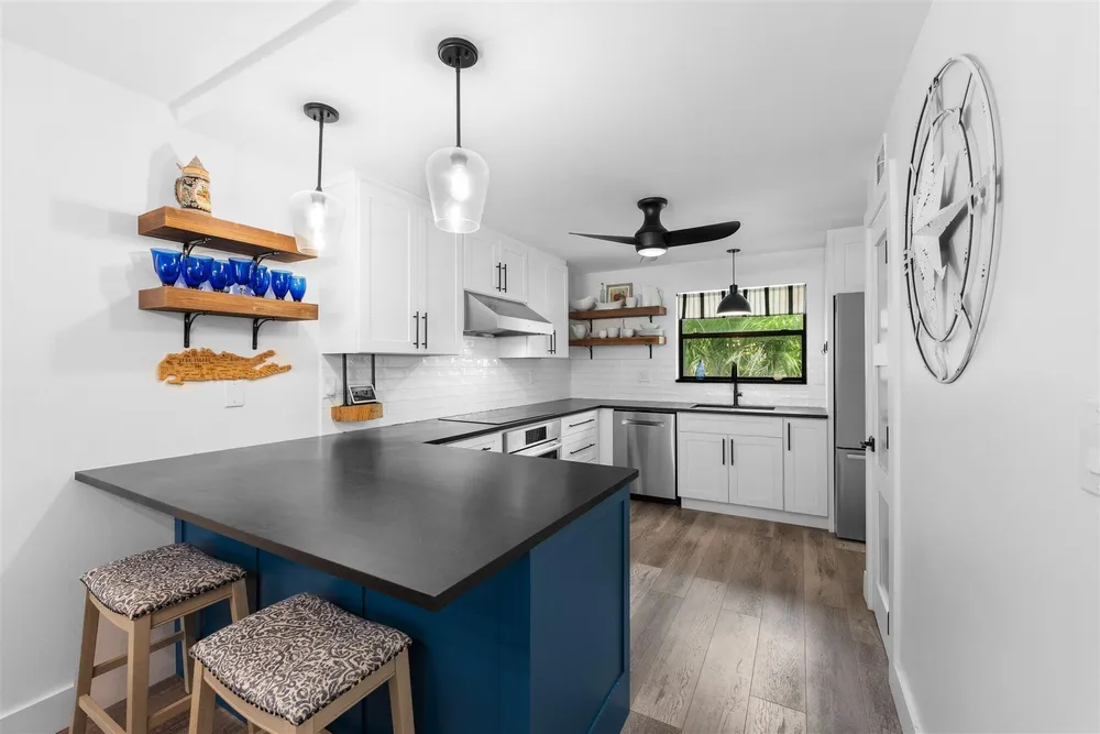601 W Ocean Dr, Key Colony Beach, FL 33051