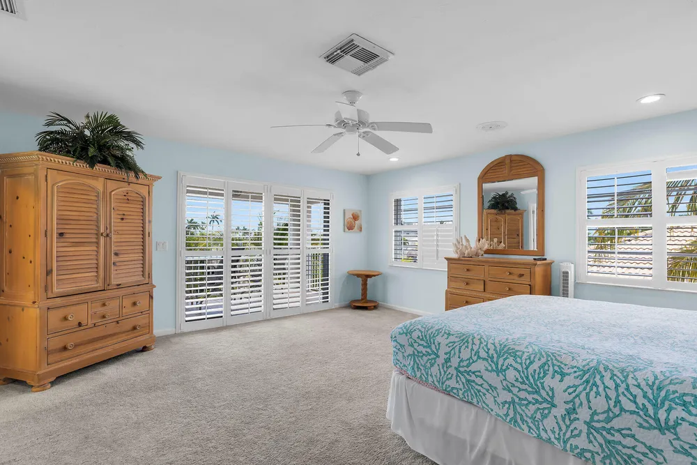 180 9th St, Key Colony Beach, FL 33051