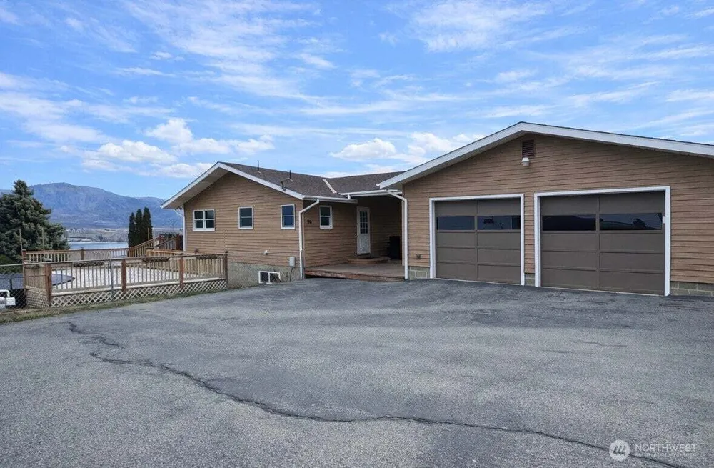 9 Rose St, Oroville, WA 98844