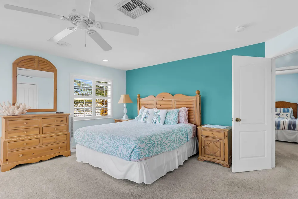 180 9th St, Key Colony Beach, FL 33051