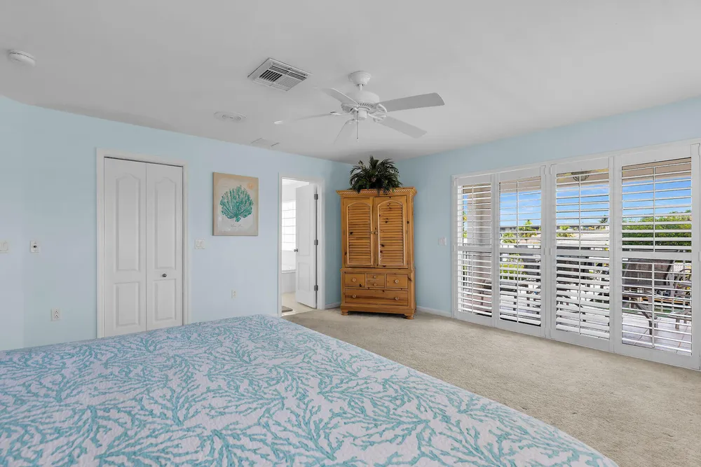 180 9th St, Key Colony Beach, FL 33051
