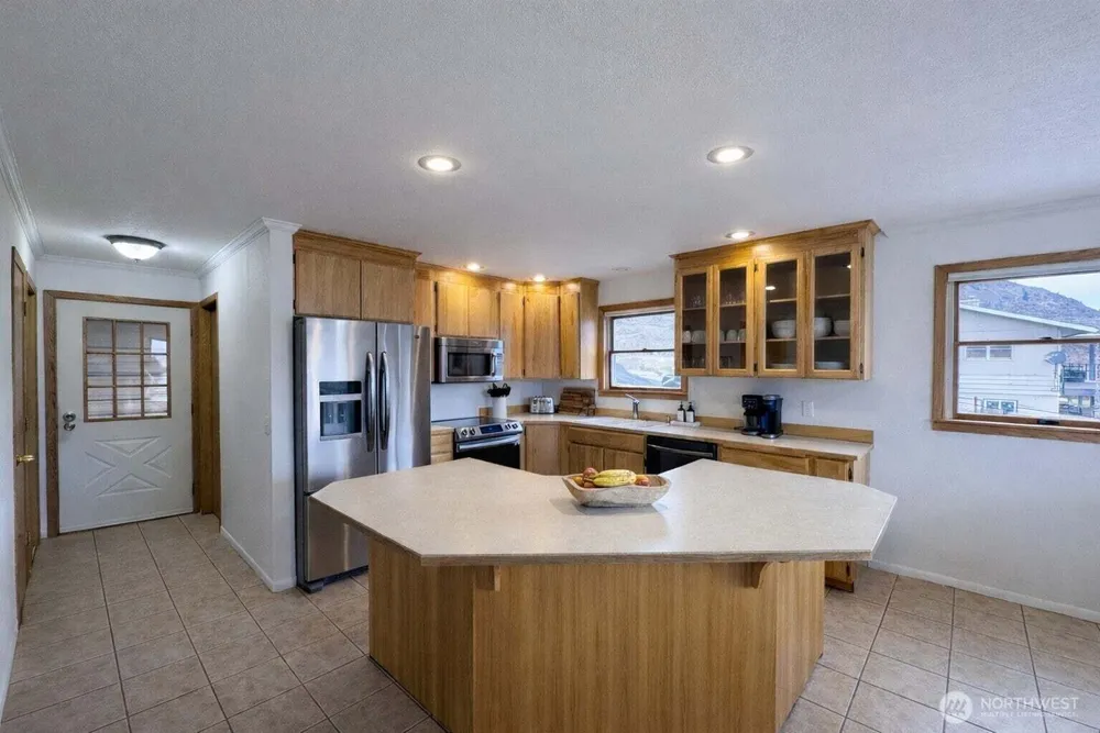 9 Rose St, Oroville, WA 98844