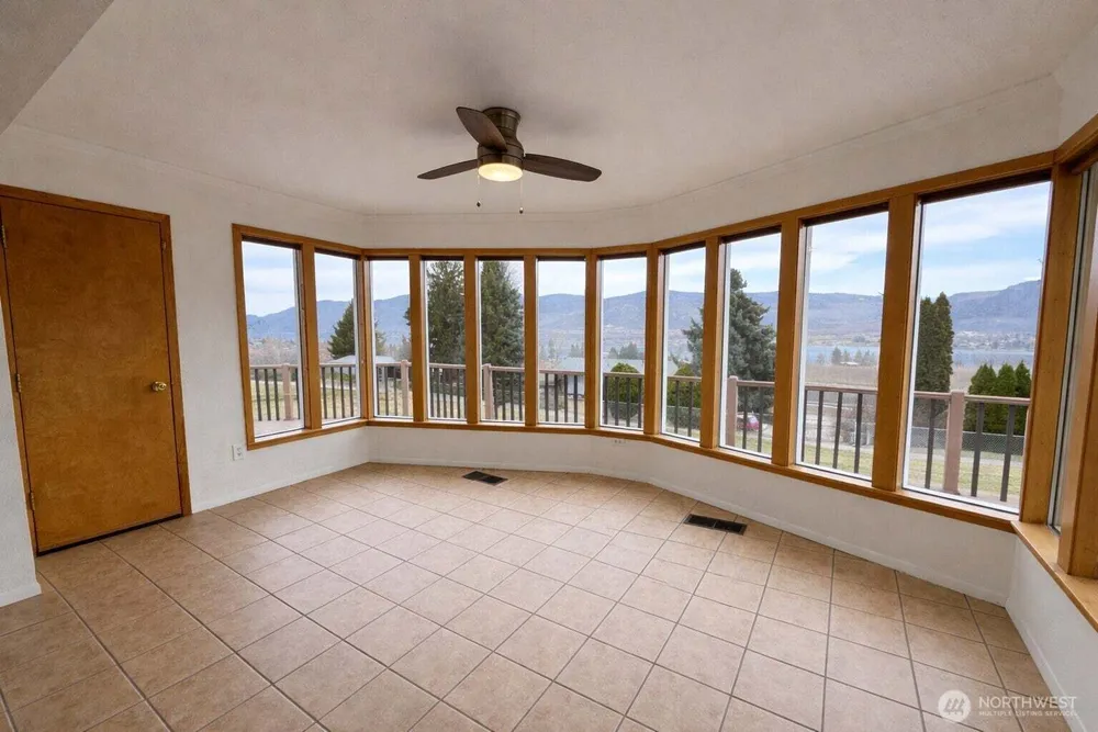 9 Rose St, Oroville, WA 98844