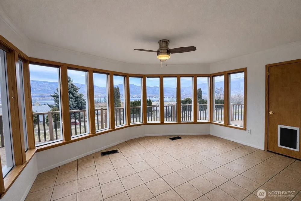 9 Rose St, Oroville, WA 98844