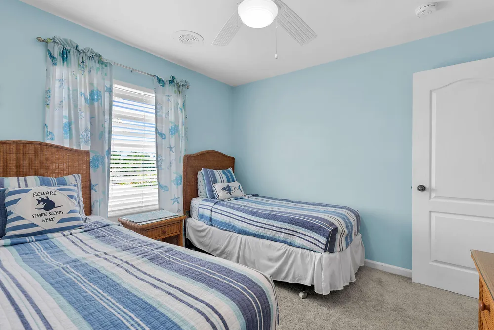 180 9th St, Key Colony Beach, FL 33051