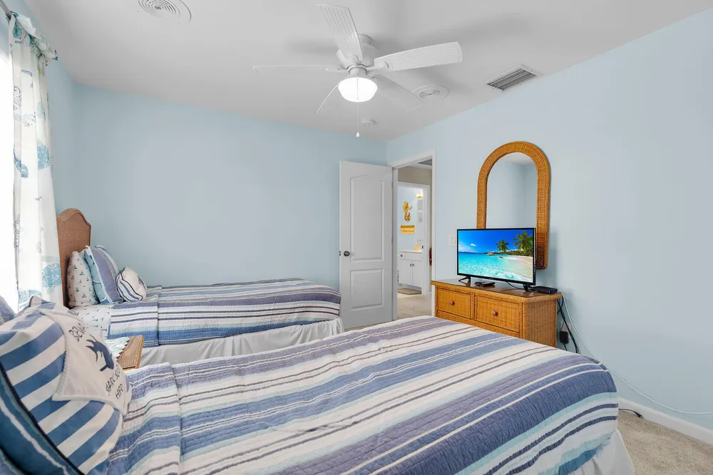 180 9th St, Key Colony Beach, FL 33051