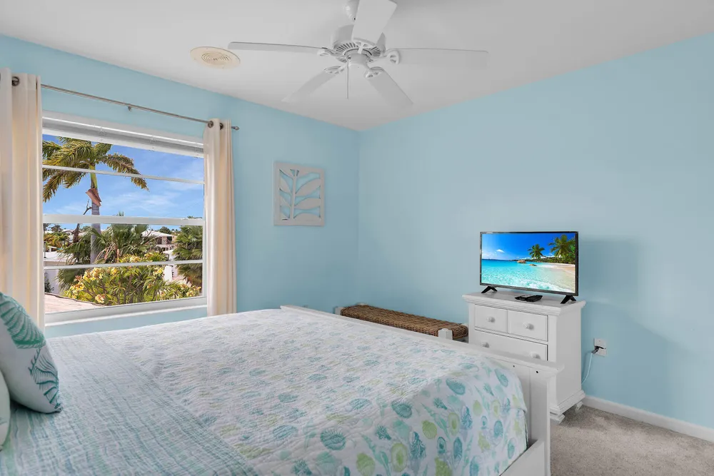 180 9th St, Key Colony Beach, FL 33051
