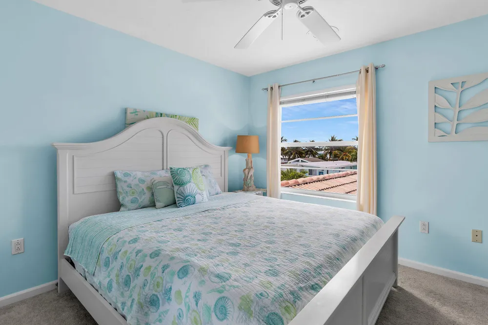 180 9th St, Key Colony Beach, FL 33051