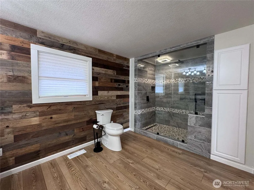9 Rose St, Oroville, WA 98844