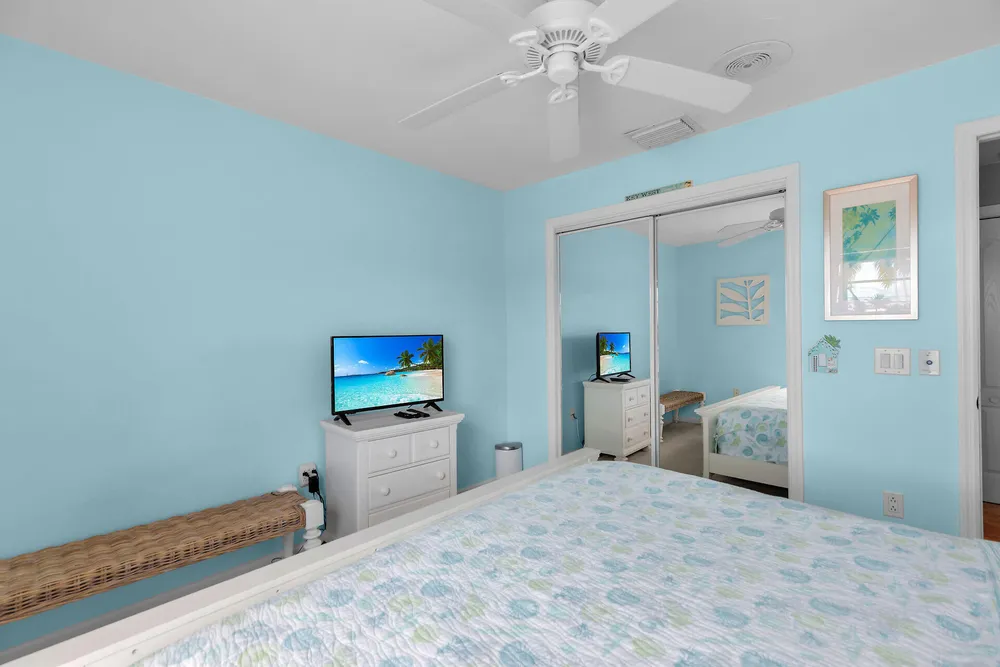 180 9th St, Key Colony Beach, FL 33051