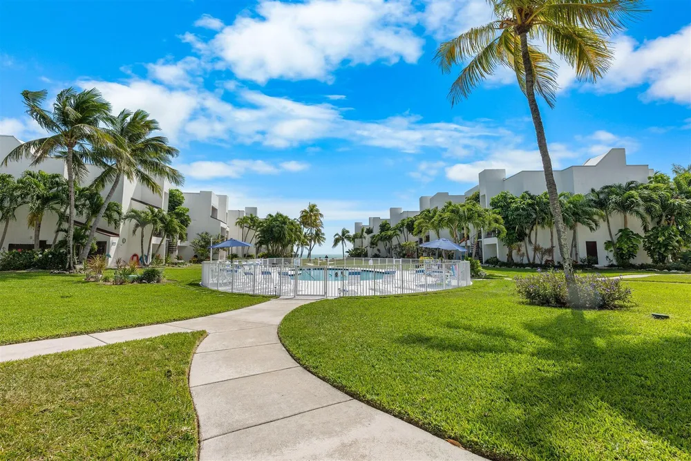 601 W Ocean Dr, Key Colony Beach, FL 33051