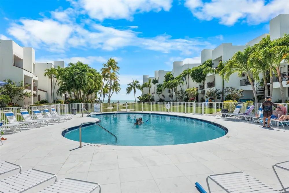 601 W Ocean Dr, Key Colony Beach, FL 33051