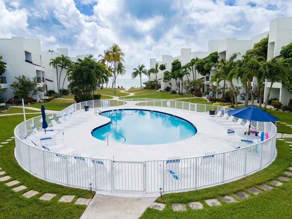 601 W Ocean Dr, Key Colony Beach, FL 33051