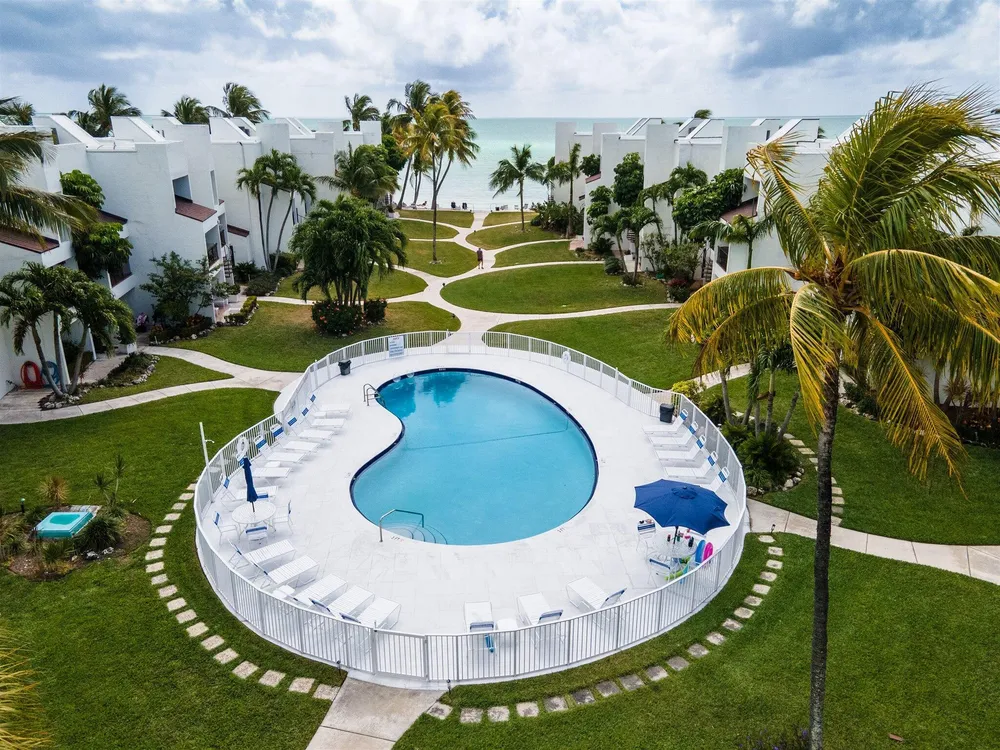 601 W Ocean Dr, Key Colony Beach, FL 33051