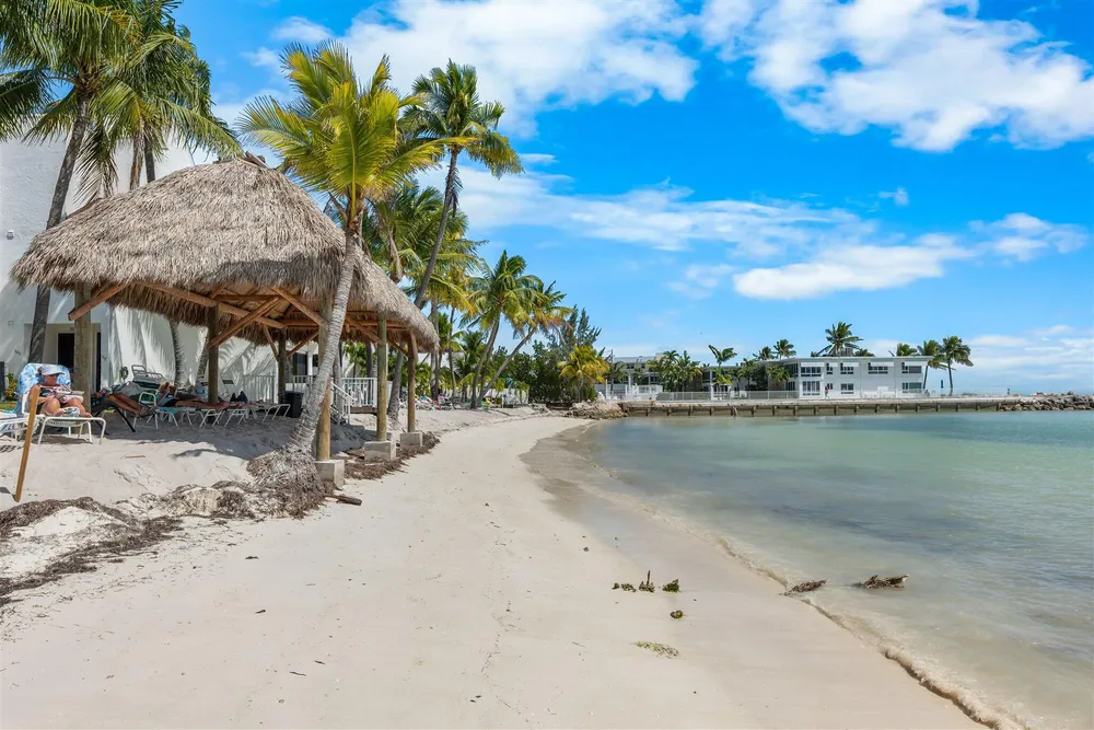 601 W Ocean Dr, Key Colony Beach, FL 33051