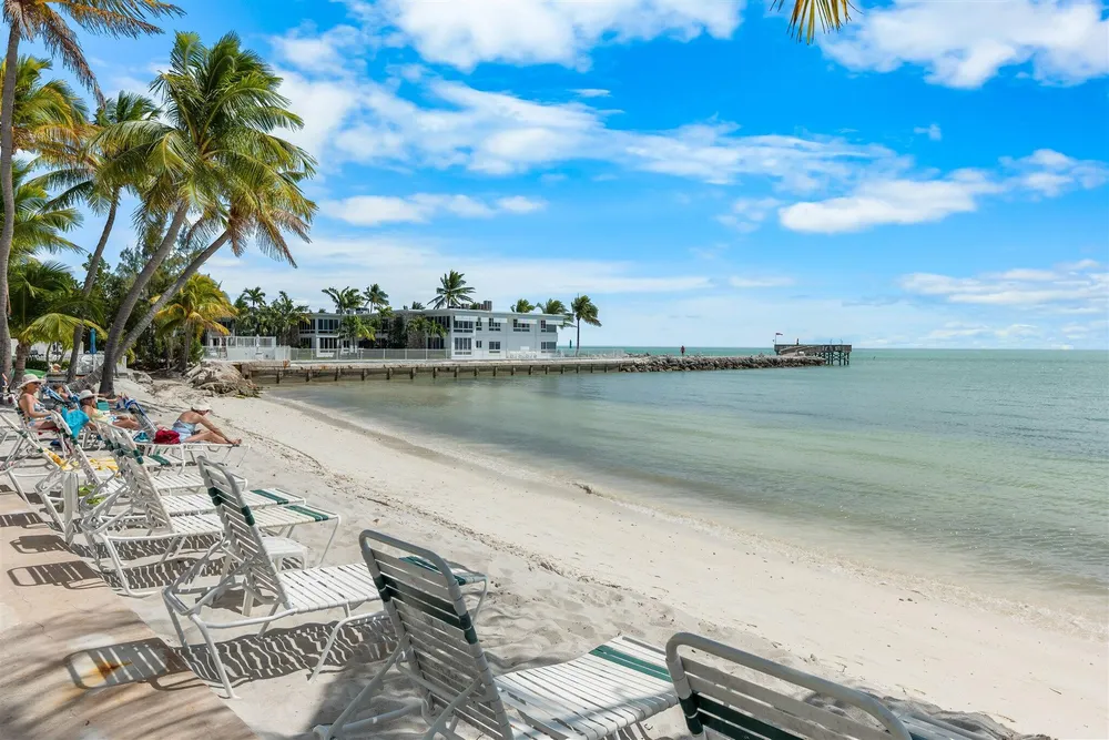 601 W Ocean Dr, Key Colony Beach, FL 33051