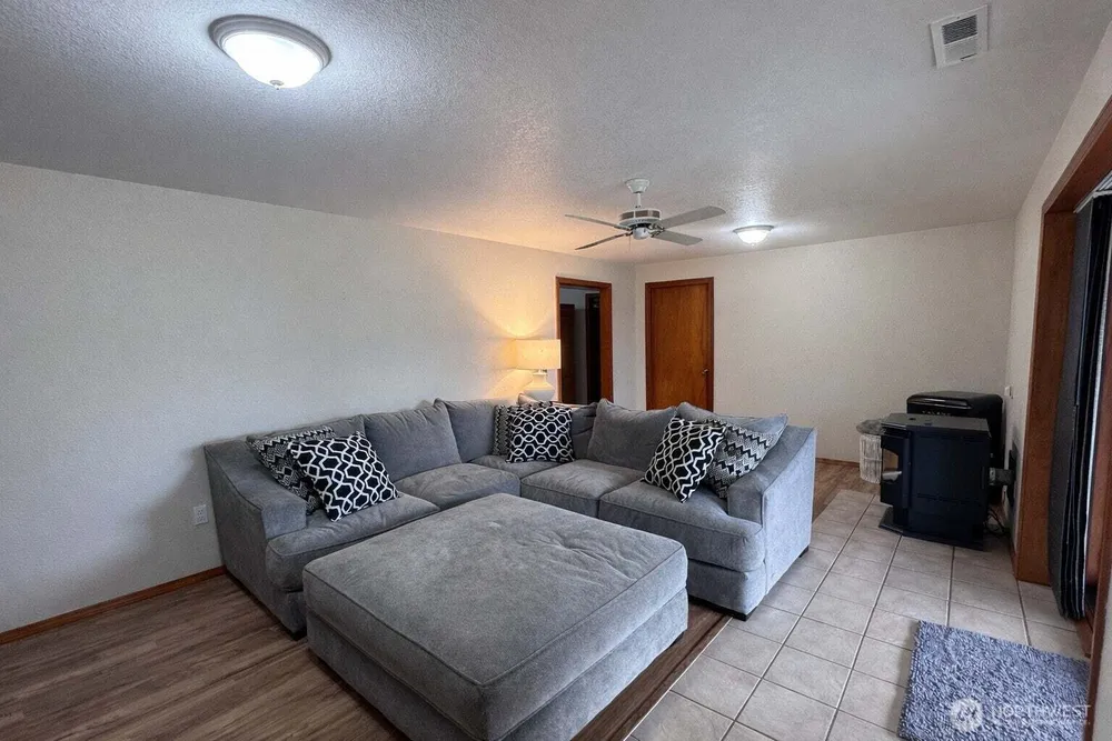 9 Rose St, Oroville, WA 98844