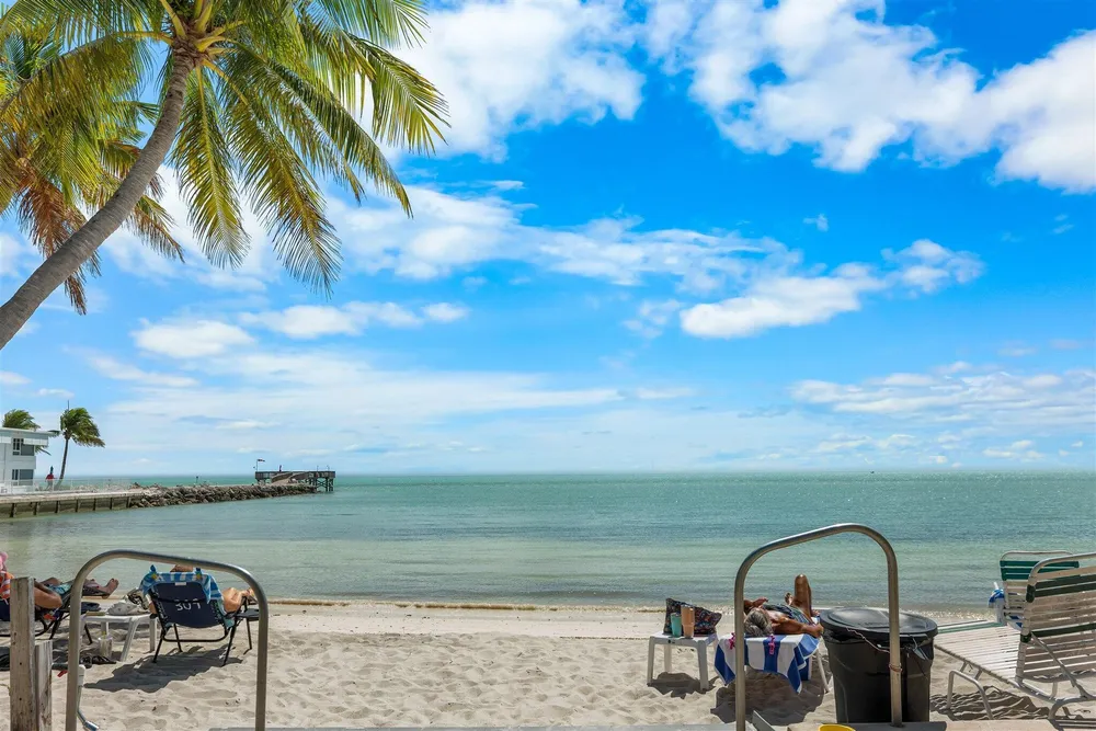 601 W Ocean Dr, Key Colony Beach, FL 33051