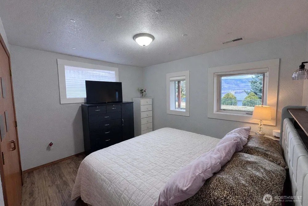 9 Rose St, Oroville, WA 98844