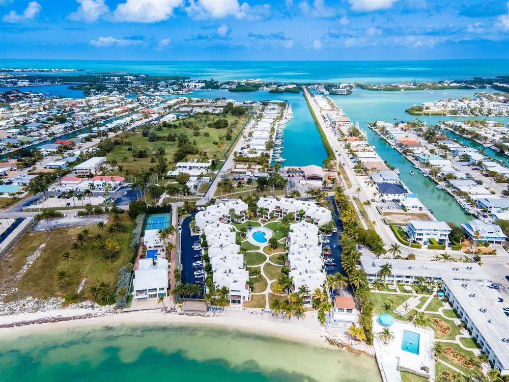 601 W Ocean Dr, Key Colony Beach, FL 33051