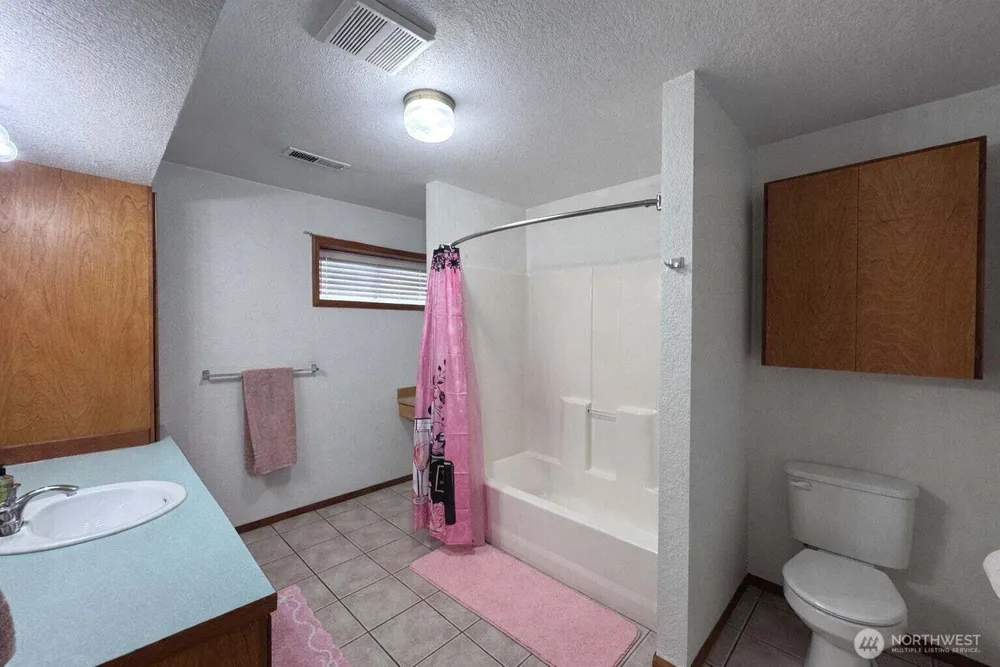 9 Rose St, Oroville, WA 98844
