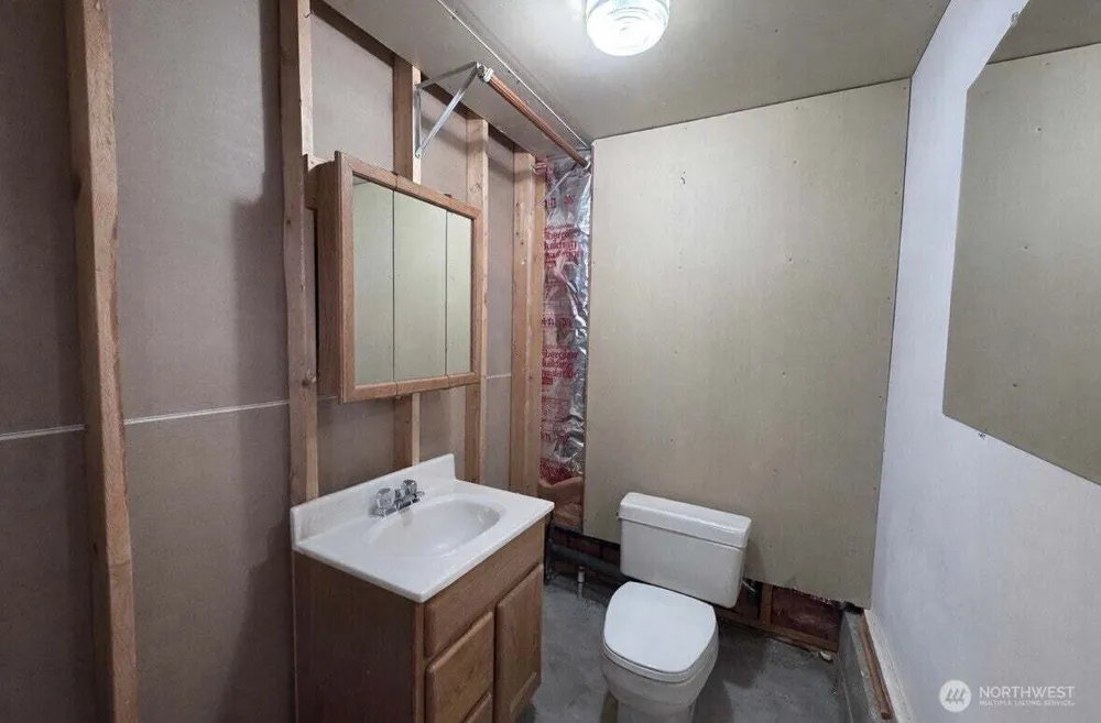 9 Rose St, Oroville, WA 98844
