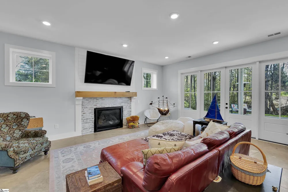 233 Grandmont Ct, Greer, SC 29650-3054