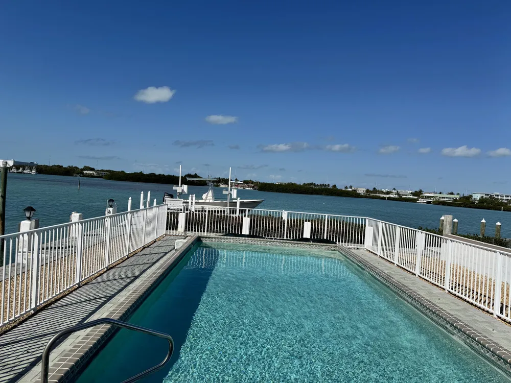 900 Shelter Bay Dr, Key Colony Beach, FL 33051