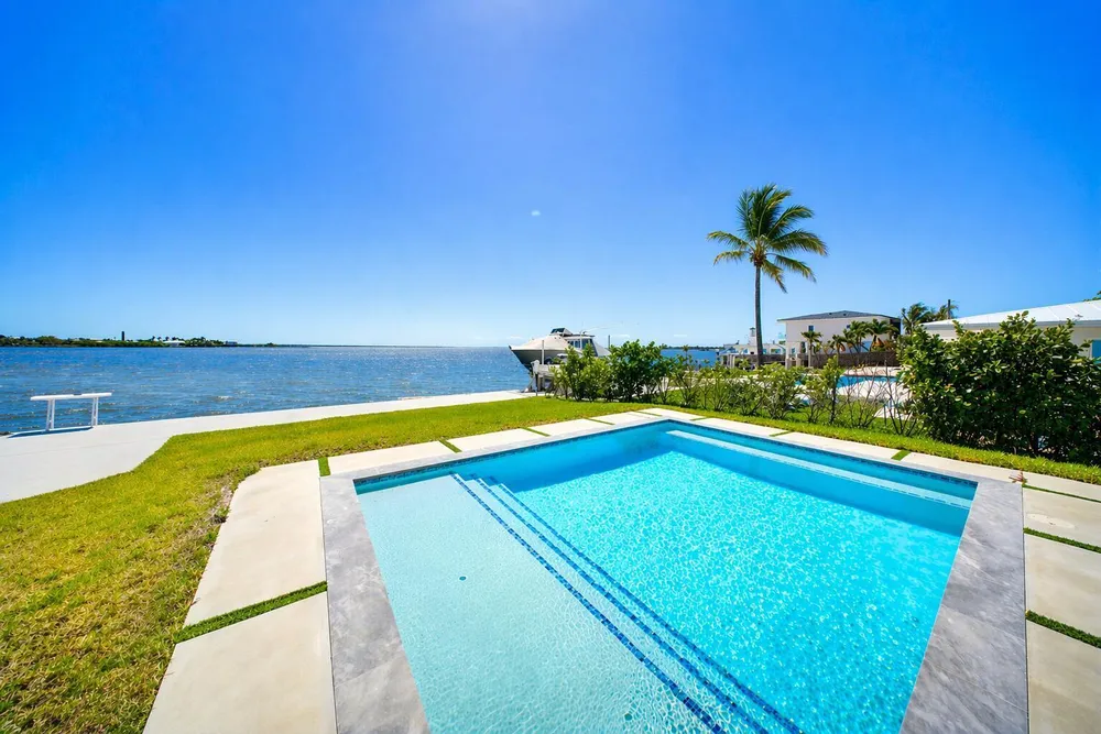 1631 Sunrise Dr, Big Pine, FL 33043
