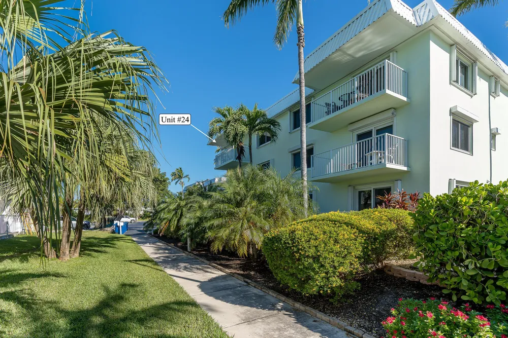 1101 W Ocean Dr, Key Colony Beach, FL 33051