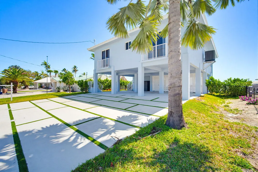 1631 Sunrise Dr, Big Pine, FL 33043
