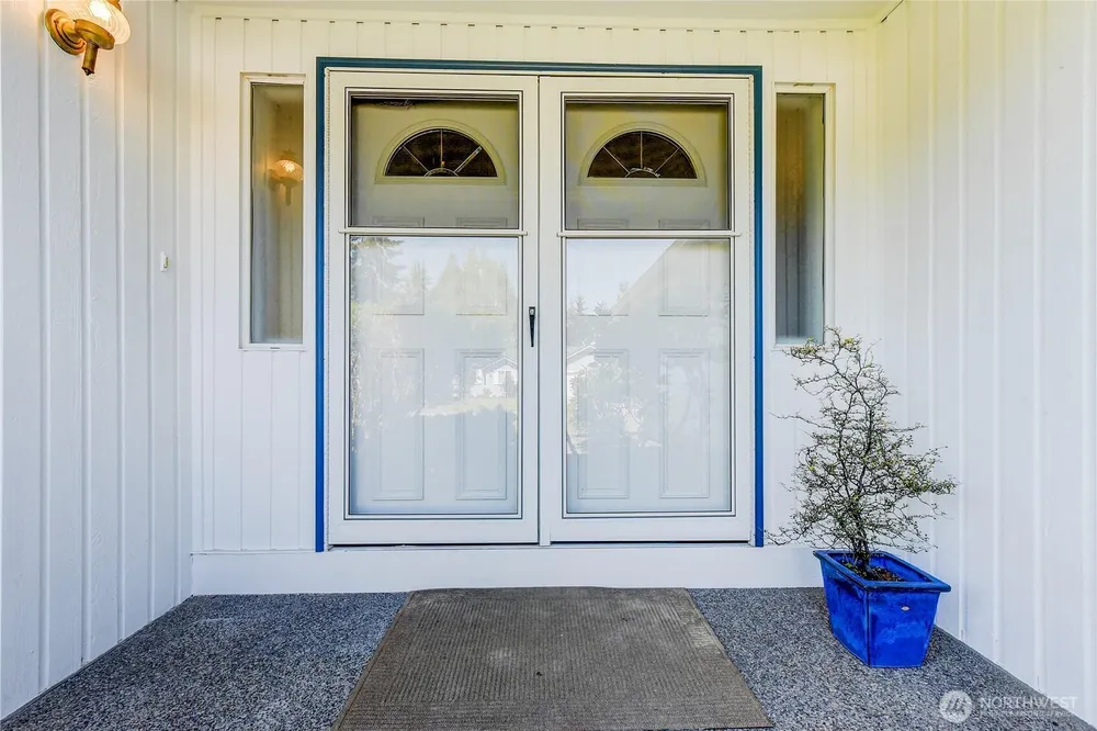 1301 S 236th Pl, Des Moines, WA 98198