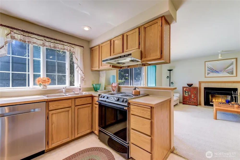 1301 S 236th Pl, Des Moines, WA 98198