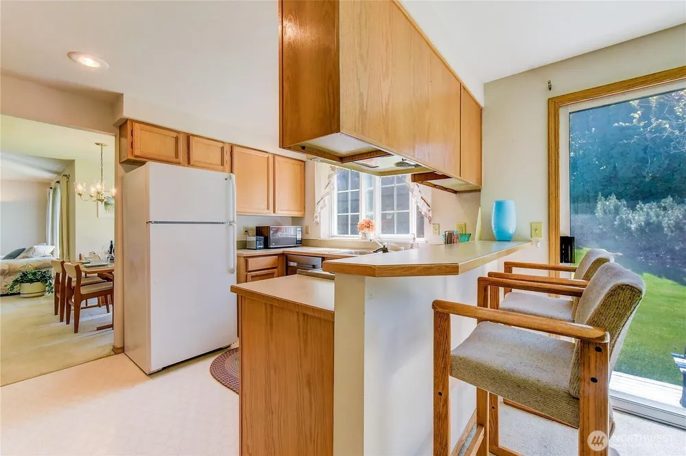 1301 S 236th Pl, Des Moines, WA 98198