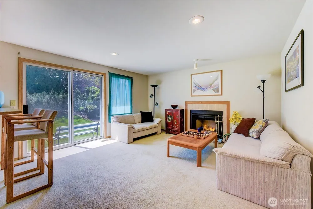 1301 S 236th Pl, Des Moines, WA 98198