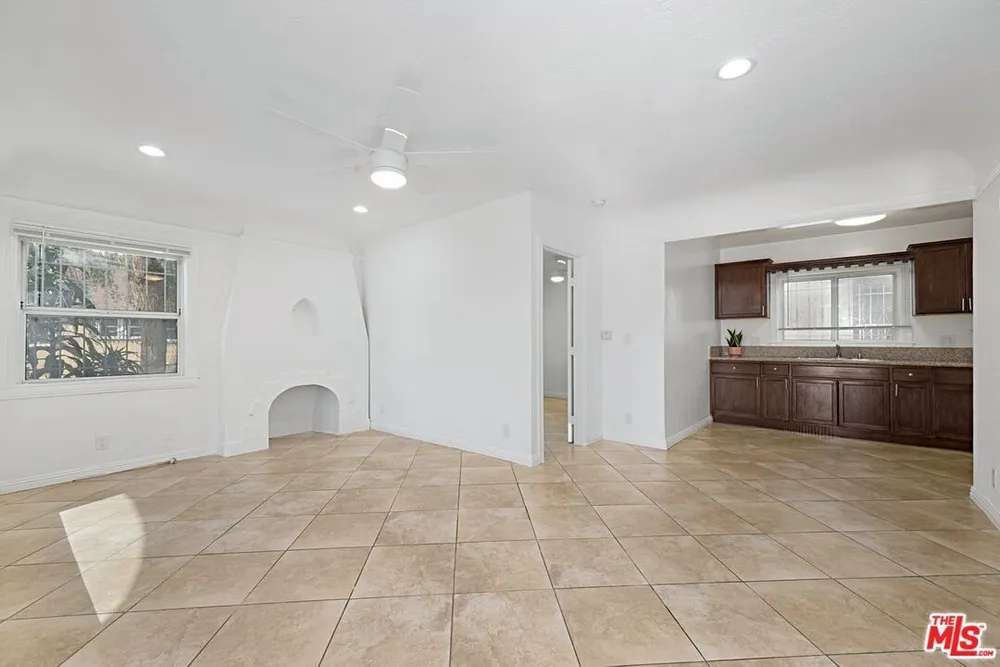 5700 S Gramercy Pl, South Los Angeles, CA 90062