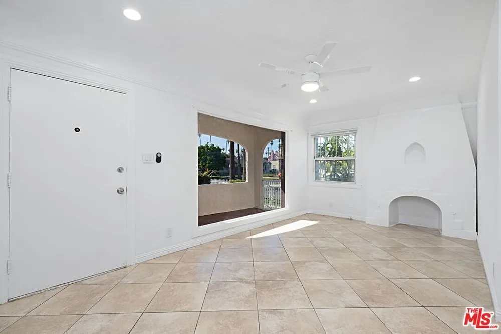5700 S Gramercy Pl, South Los Angeles, CA 90062