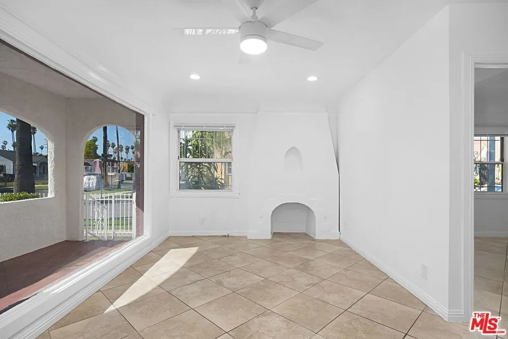5700 S Gramercy Pl, South Los Angeles, CA 90062