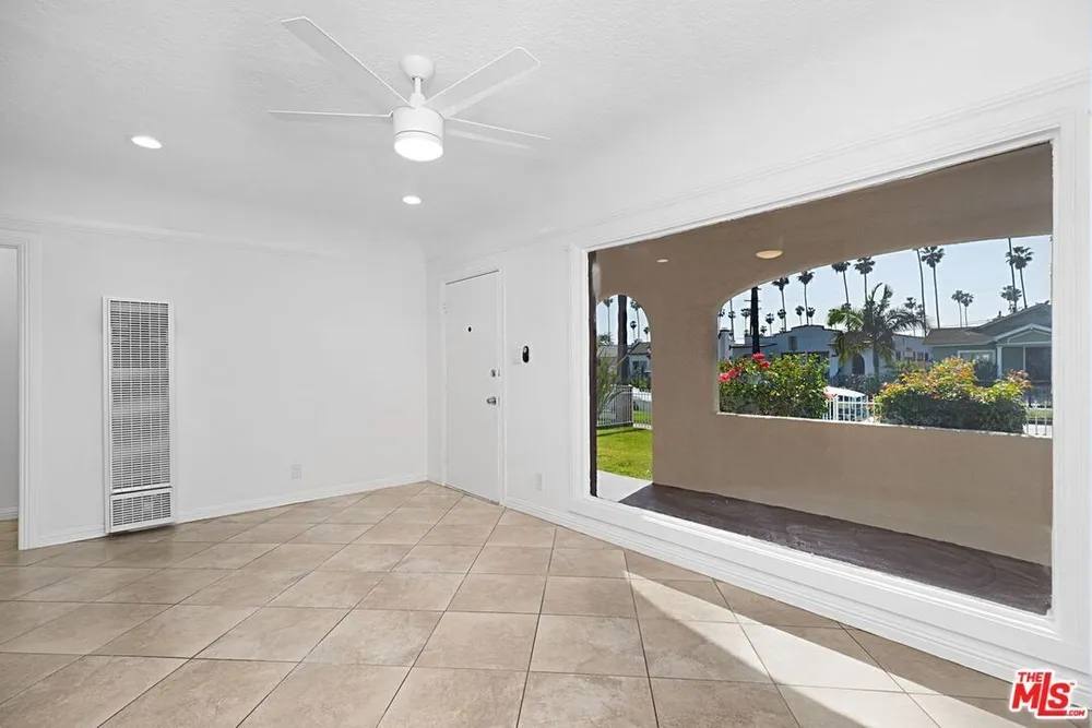 5700 S Gramercy Pl, South Los Angeles, CA 90062