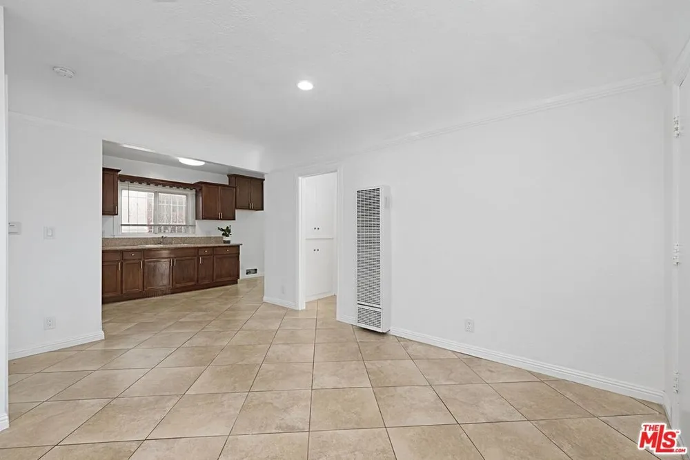 5700 S Gramercy Pl, South Los Angeles, CA 90062
