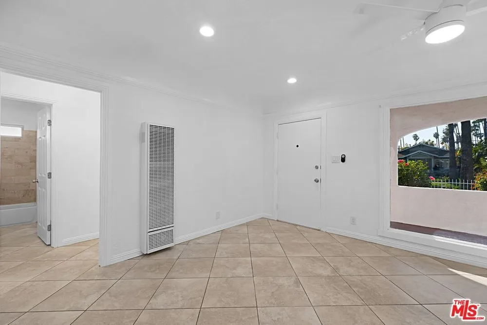 5700 S Gramercy Pl, South Los Angeles, CA 90062
