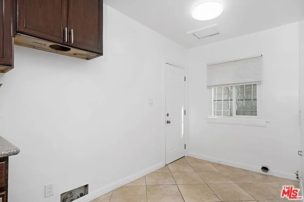 5700 S Gramercy Pl, South Los Angeles, CA 90062