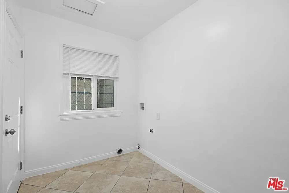 5700 S Gramercy Pl, South Los Angeles, CA 90062