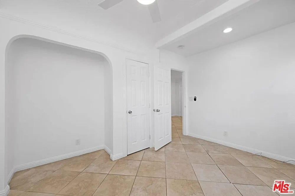 5700 S Gramercy Pl, South Los Angeles, CA 90062