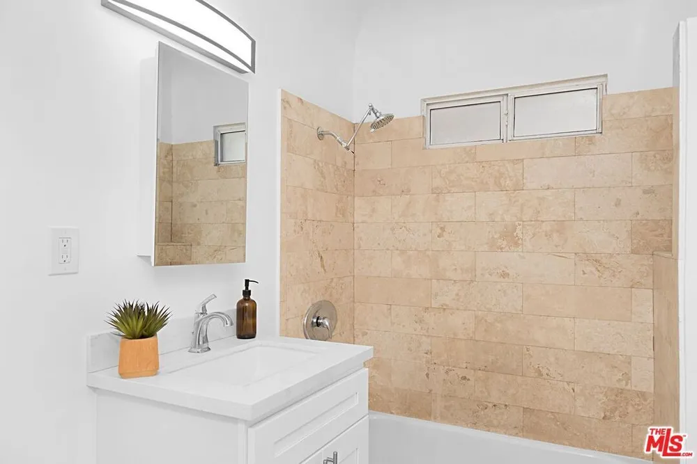 5700 S Gramercy Pl, South Los Angeles, CA 90062
