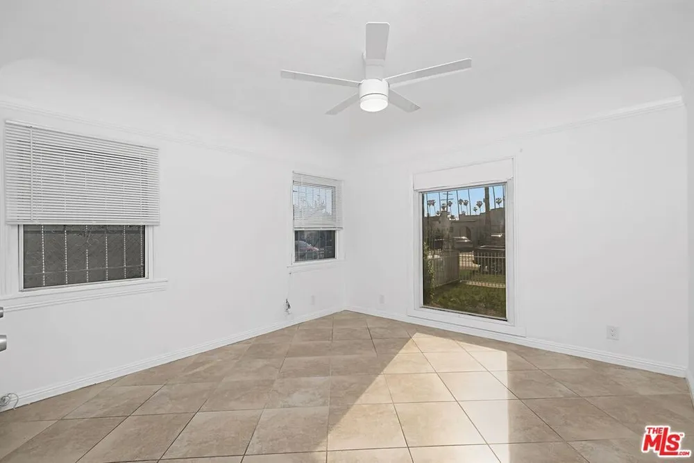 5700 S Gramercy Pl, South Los Angeles, CA 90062