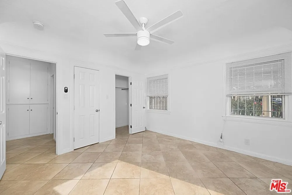 5700 S Gramercy Pl, South Los Angeles, CA 90062
