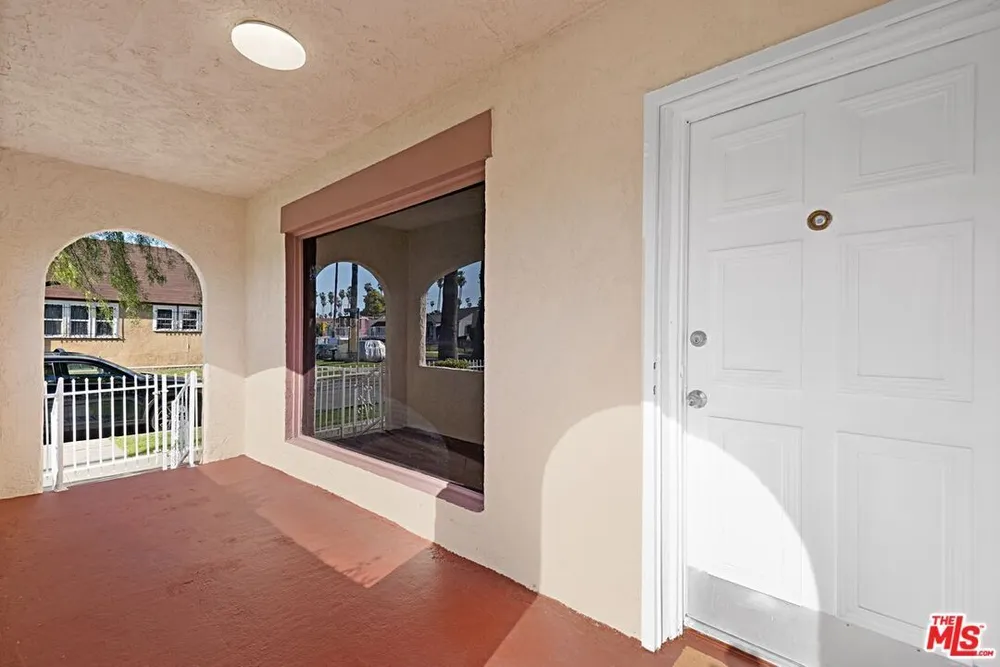 5700 S Gramercy Pl, South Los Angeles, CA 90062